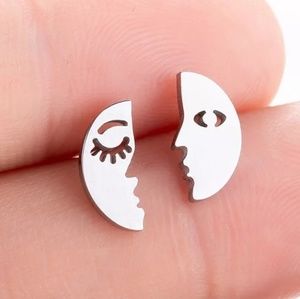 🆕️ Assymetric moon studs